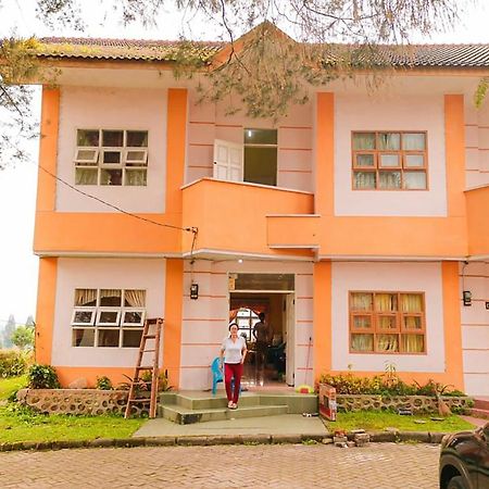 Villa Bukit Indah Brastagi / Berastagi Buitenkant foto