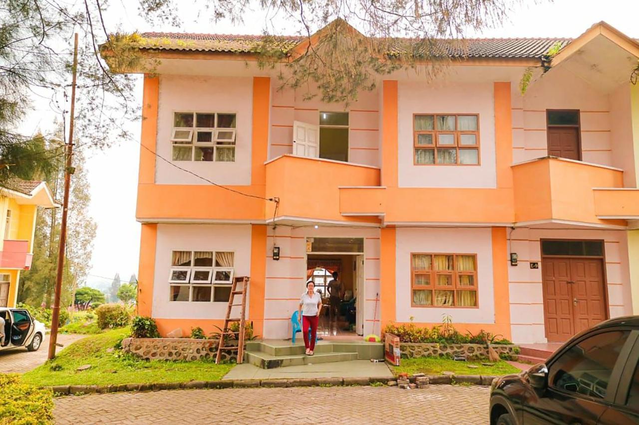 Villa Bukit Indah Brastagi / Berastagi Buitenkant foto